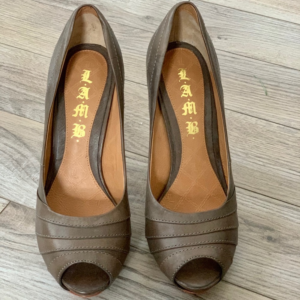 L.A.M.B. Tansy Grey Leather Platform Pump 8.5